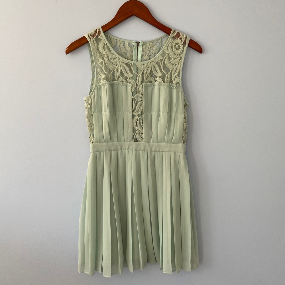 BCBG Generation Green Summer Dress NWT Sz 4